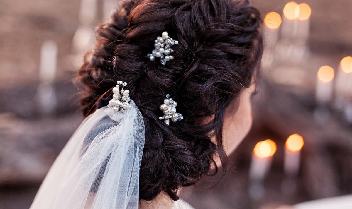 wedding-bride-s-hair-tied-up